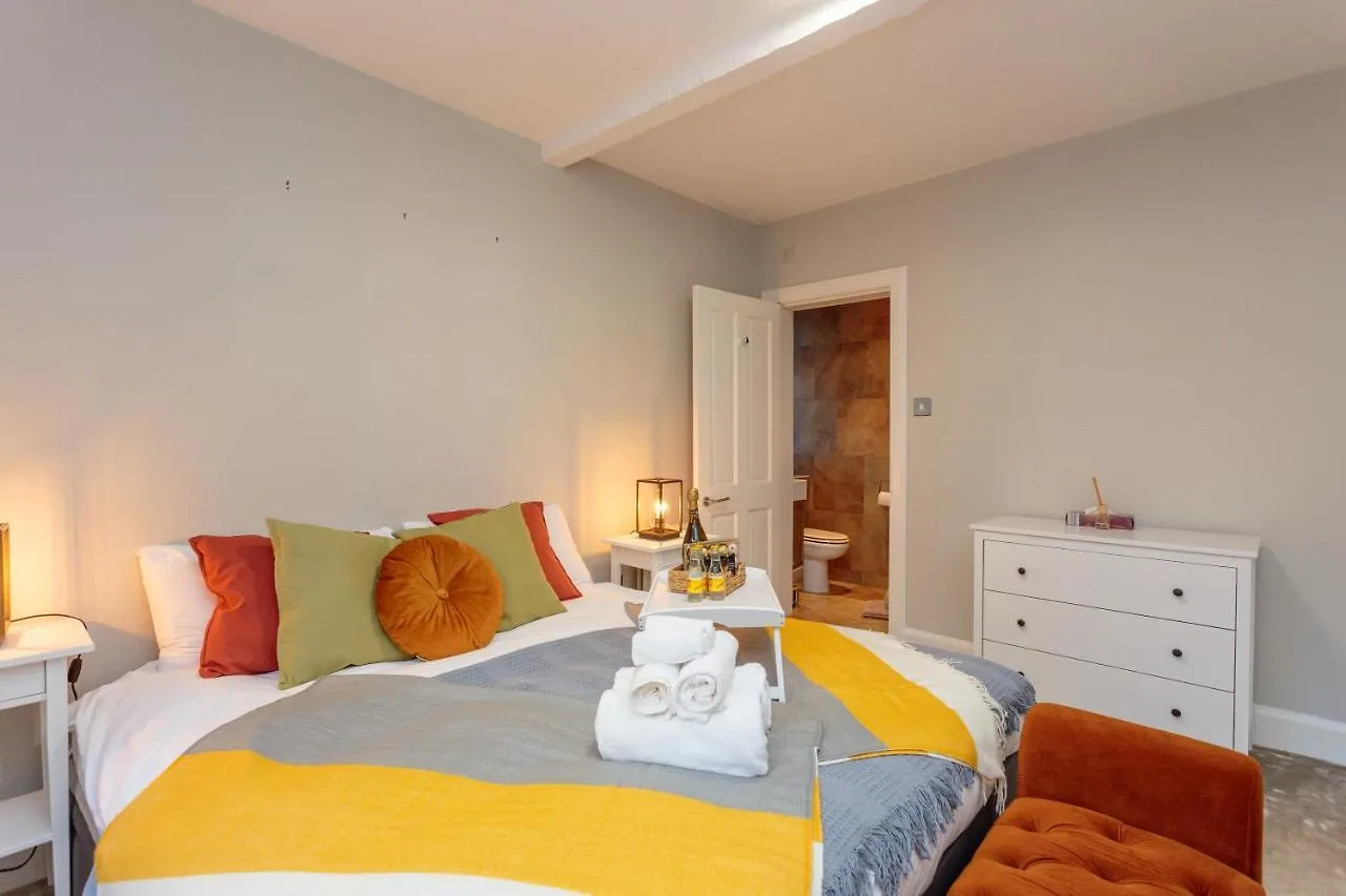 Apartment Ferienwohnung Beautiful Hideout In Center Of EDI