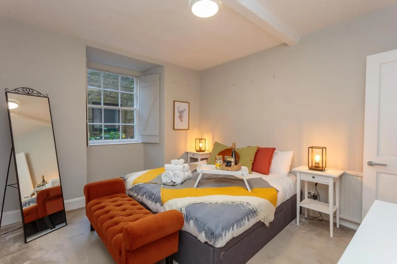 Apartment Ferienwohnung Beautiful Hideout In Center Of EDI